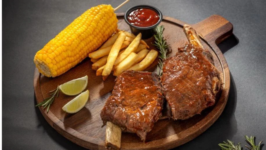 Chillado ribs with fries and corn
